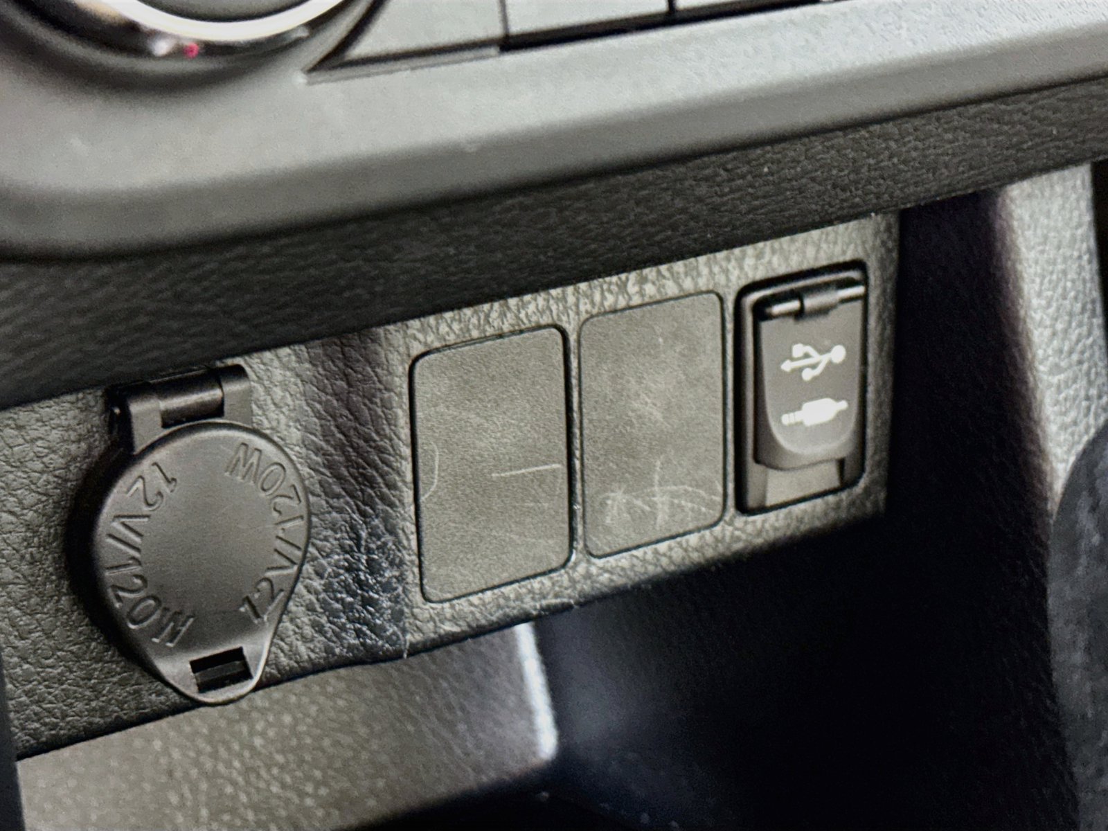 Used 2014 Toyota Corolla LE FWD image 16