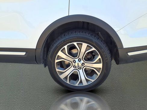 Used 2018 Ford Explorer Platinum AWD/4WD image 30