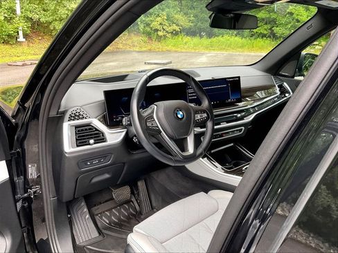 Used 2024 BMW X5 xDrive40i w/ Premium Package AWD/4WD image 8