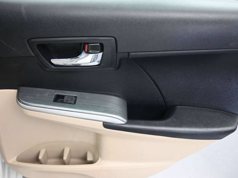 Used 2012 Toyota Camry LE FWD image 32