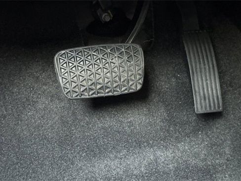 Certified 2025 Chevrolet Trax RS w/ Driver Confidence Package image 40