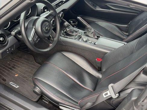 Used 2017 MAZDA MX-5 Miata RF Grand Touring w/ Appearance Package image 7