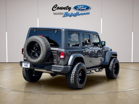 Used 2018 Jeep Wrangler Unlimited Sport S AWD/4WD image 9