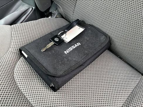 Used 2014 Nissan Frontier SV image 11