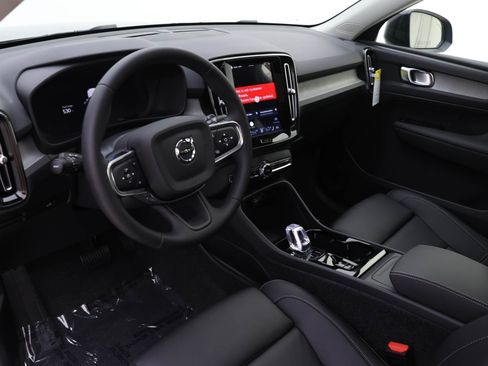 Certified 2026 Volvo XC40 B5 Plus w/ Protection Package Premier image 7