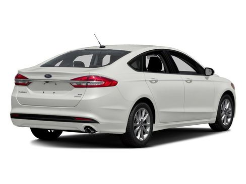 Used 2018 Ford Fusion SE w/ Fusion SE Technology Package FWD image 3