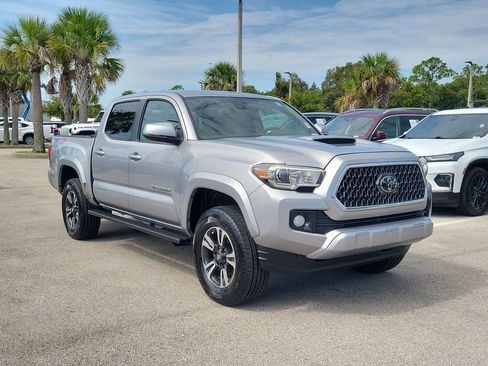 Used 2019 Toyota Tacoma TRD Sport AWD/4WD image 3