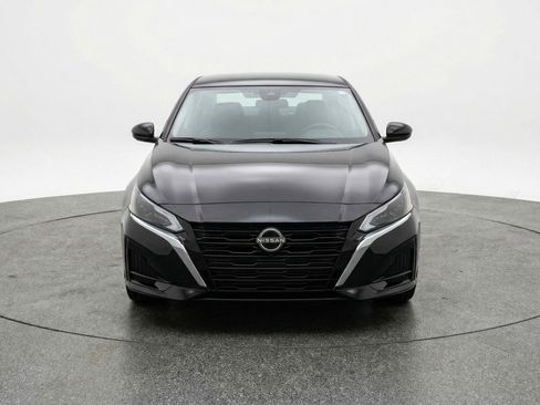 Used 2025 Nissan Altima 2.5 SV FWD image 2