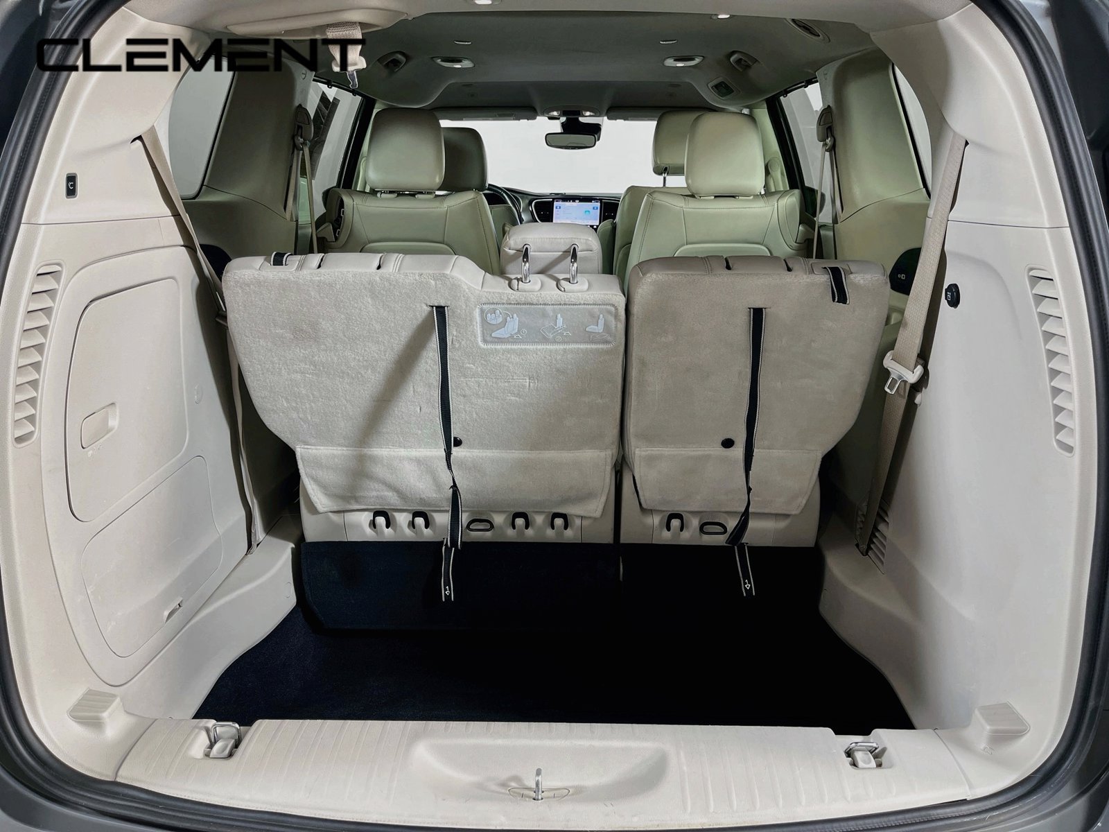 Used 2021 Chrysler Pacifica Touring-L FWD image 9