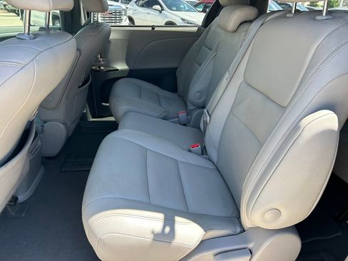 Used 2019 Toyota Sienna XLE Premium image 17