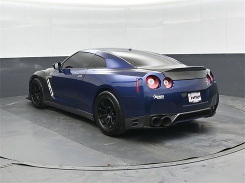 Used 2015 Nissan GT-R Black Edition image 6