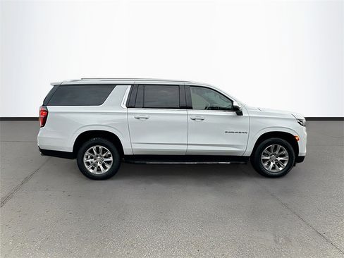 Used 2023 Chevrolet Suburban Premier image 8