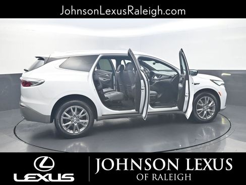 Used 2022 Buick Enclave Premium image 24