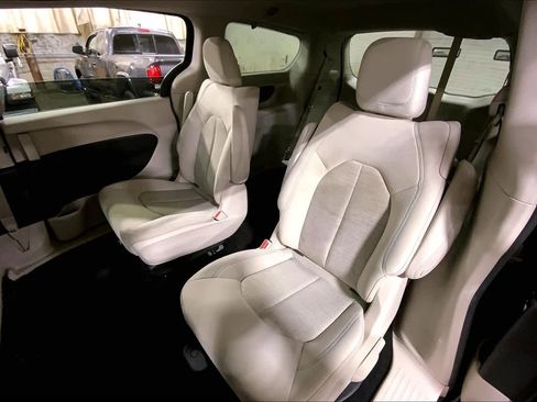 Used 2019 Chrysler Pacifica Touring Plus w/ Cold Weather Group image 20