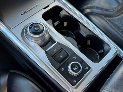 Certified 2020 Ford Explorer Platinum w/ Premium Technology Package image 24