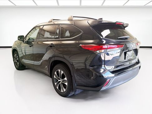 Used 2020 Toyota Highlander XLE FWD image 6
