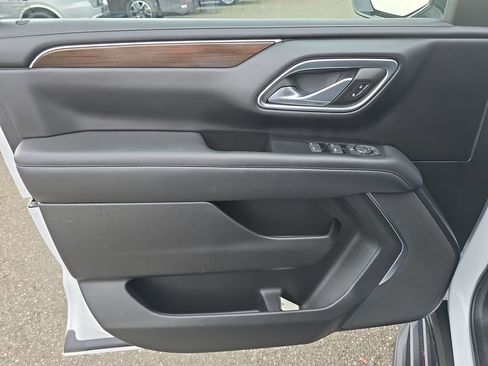 Used 2024 GMC Yukon XL SLE image 25