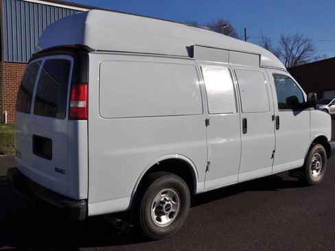 Used 2015 GMC Savana 2500 LS w/ Cold Climate Package RWD image 9