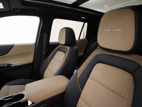 Used 2025 Chevrolet Equinox ACTIV w/ Safety and Technology Package image 11