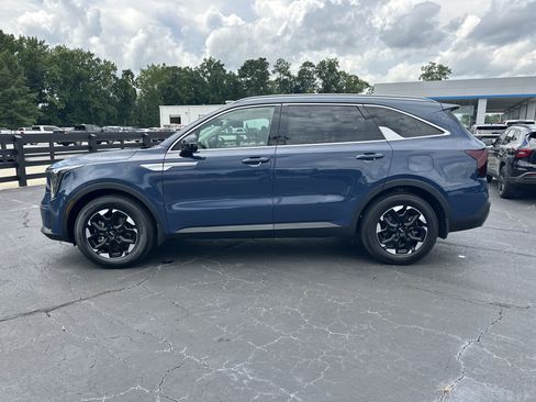 Used 2025 Kia Sorento S w/ Panoramic Sunroof Package FWD image 5