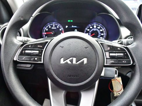 Used 2023 Kia Forte LXS w/ LXS Technology Package image 29