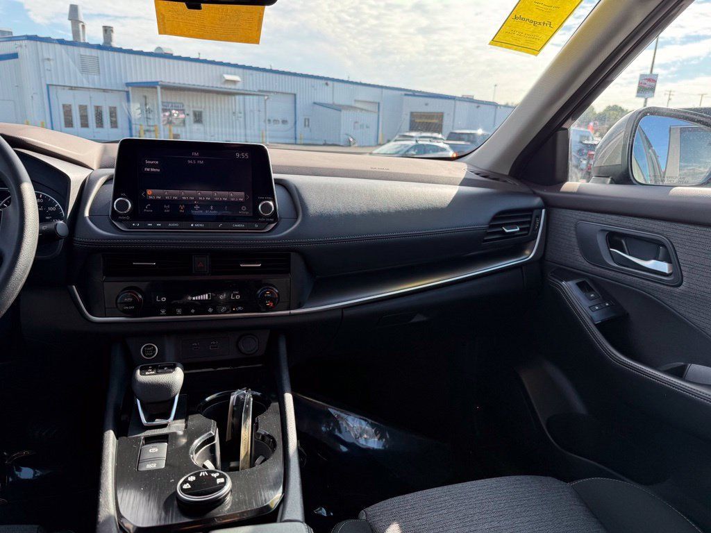 Used 2023 Nissan Rogue SV AWD/4WD image 11