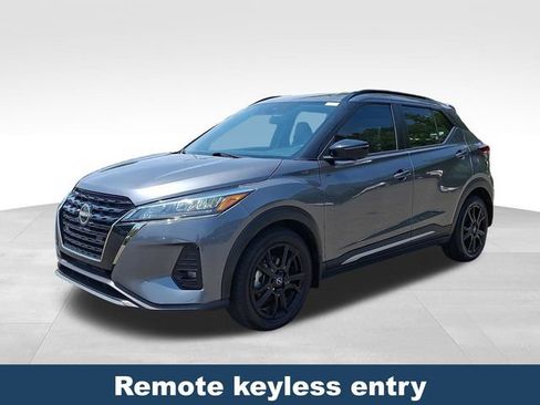 Used 2023 Nissan Kicks SR w/ SR Premium Package FWD image 4