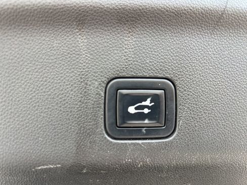 Used 2022 Chevrolet Tahoe Z71 w/ Z71 Off-Road Package AWD/4WD image 20