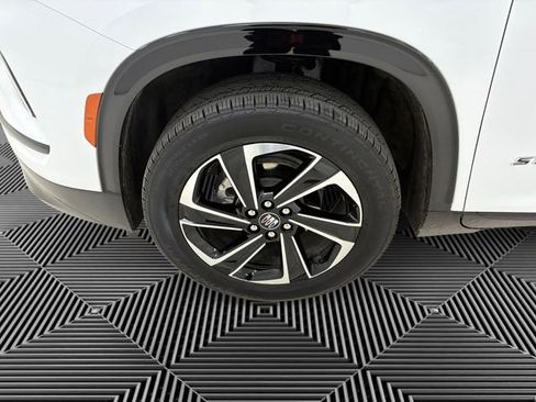 Certified 2025 Buick Enclave Sport Touring AWD/4WD image 9