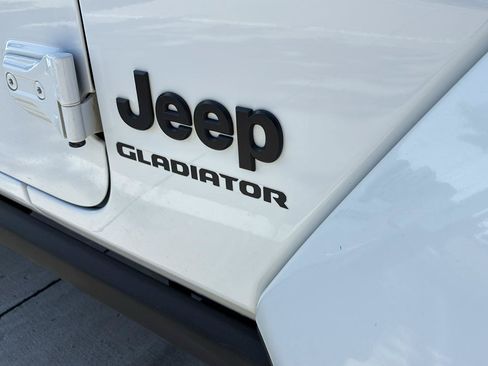 Used 2021 Jeep Gladiator Sport AWD/4WD image 7