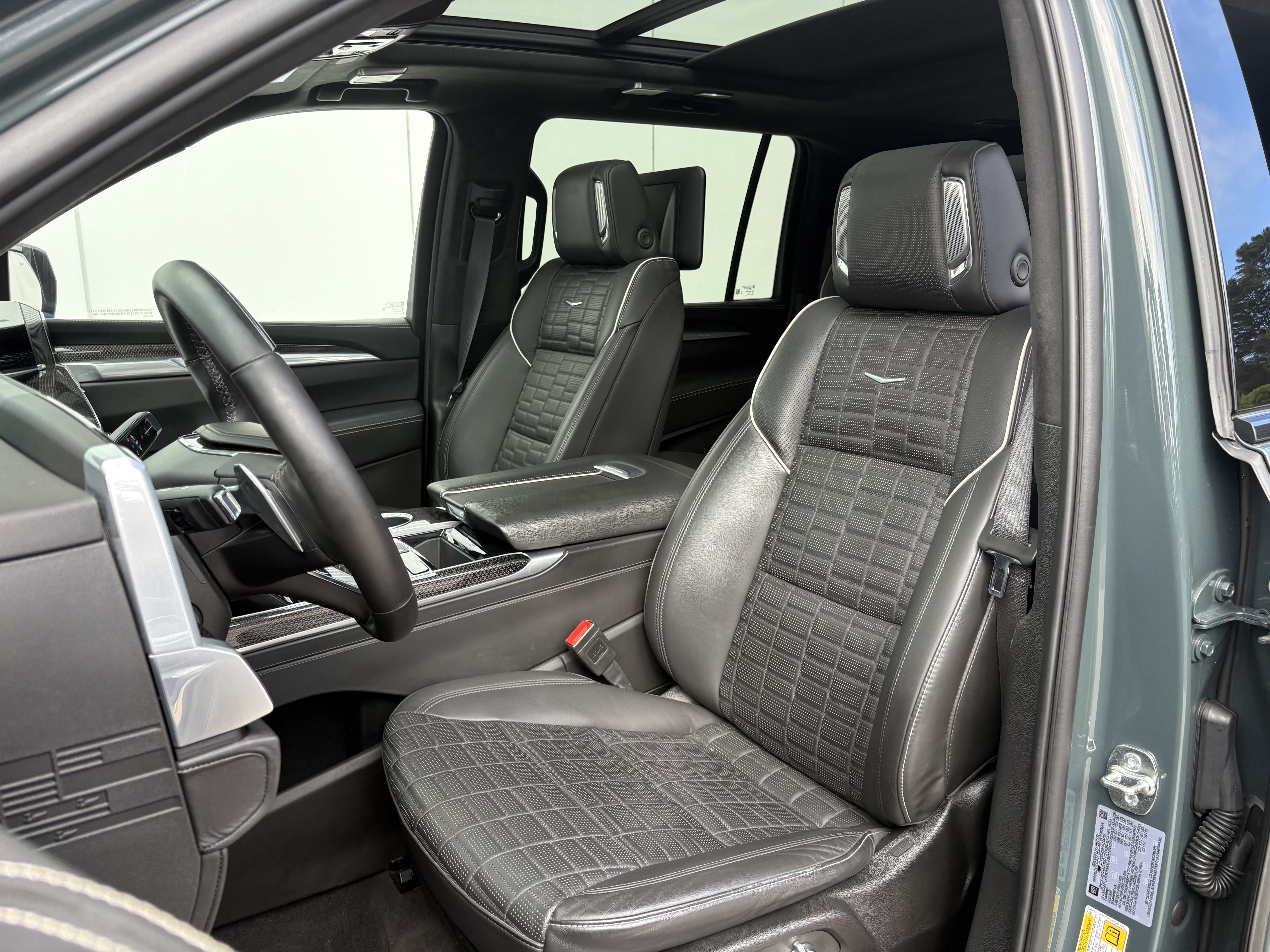 Certified 2025 Cadillac Escalade ESV V AWD/4WD image 12