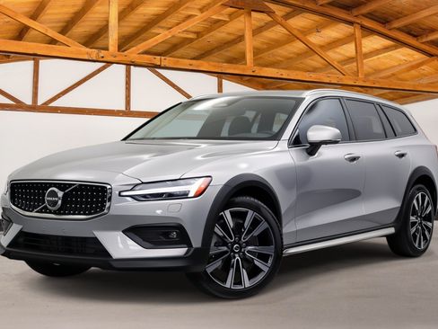 Used 2025 Volvo V60 B5 Cross Country Ultra w/ Protection Package Premier AWD/4WD image 1