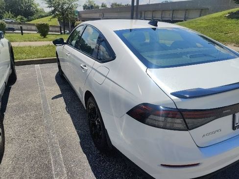 Used 2025 Honda Accord SE image 9