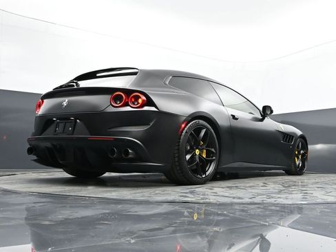 Used 2018 Ferrari GTC4Lusso T image 69