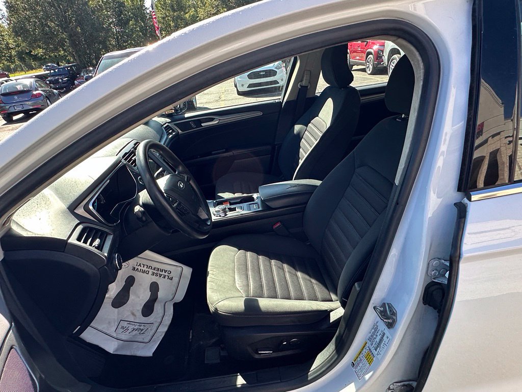 Used 2017 Ford Fusion SE w/ Fusion SE Technology Package FWD image 17