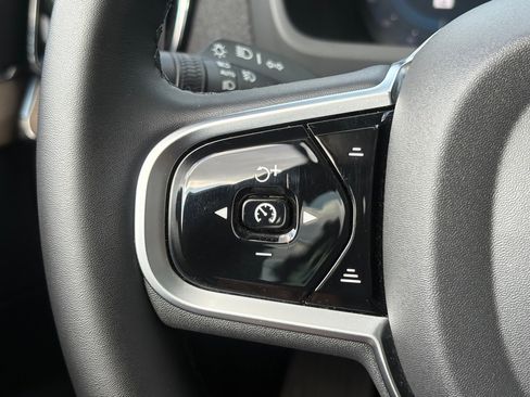 Certified 2025 Volvo XC90 B6 Plus image 18