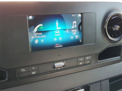 Used 2024 Mercedes-Benz Sprinter 2500 image 26