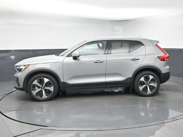 Used 2024 Volvo XC40 B5 Plus AWD/4WD image 4
