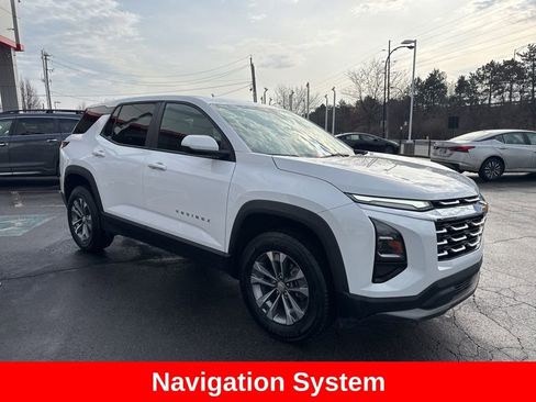 Used 2025 Chevrolet Equinox LT FWD image 9