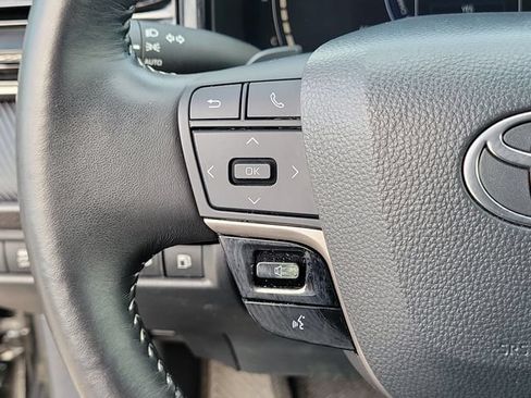 Used 2025 Toyota Camry SE FWD image 25