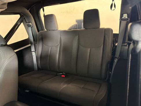 Used 2017 Jeep Wrangler Sahara w/ Dual Top Group AWD/4WD image 17