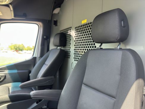Used 2023 Mercedes-Benz Sprinter 2500 image 21