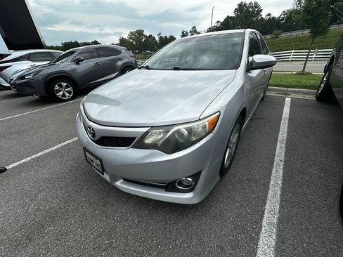 Used 2014 Toyota Camry SE FWD image 9