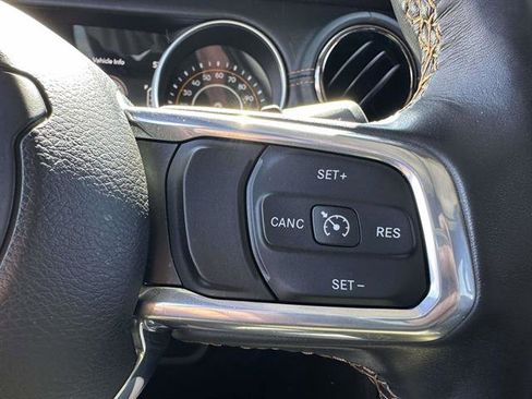 Used 2023 Jeep Wrangler Unlimited Sahara AWD/4WD image 15