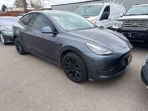 Used 2022 Tesla Model Y Long Range AWD/4WD image 1