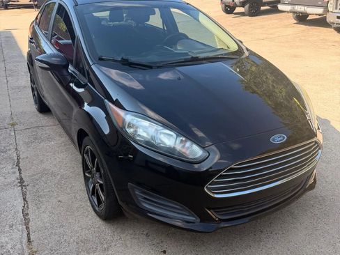 Used 2016 Ford Fiesta SE FWD image 2