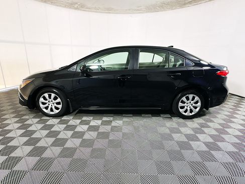 Used 2025 Toyota Corolla LE FWD image 6
