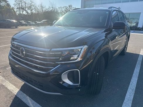 Used 2024 Volkswagen Atlas SE image 3