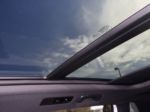 Certified 2023 Volkswagen Tiguan SE R-Line image 27