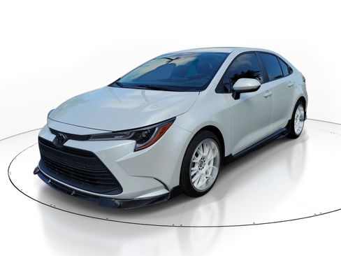 Used 2024 Toyota Corolla LE FWD image 3
